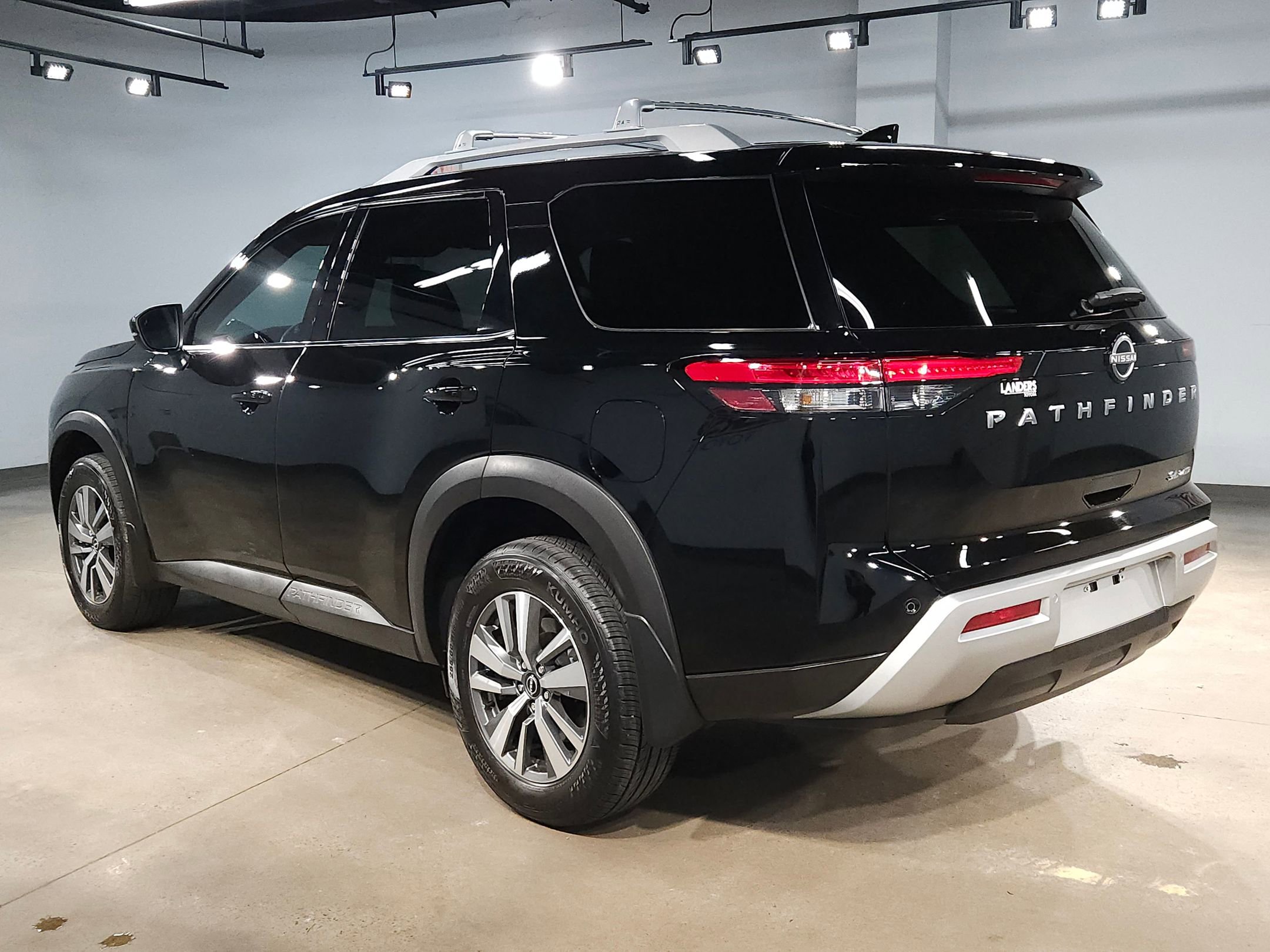 Used 2025 Nissan Pathfinder SL w/ Cargo Package image 5