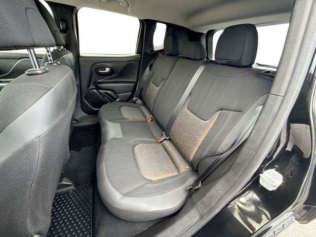 Used 2023 Jeep Renegade Latitude AWD/4WD image 26