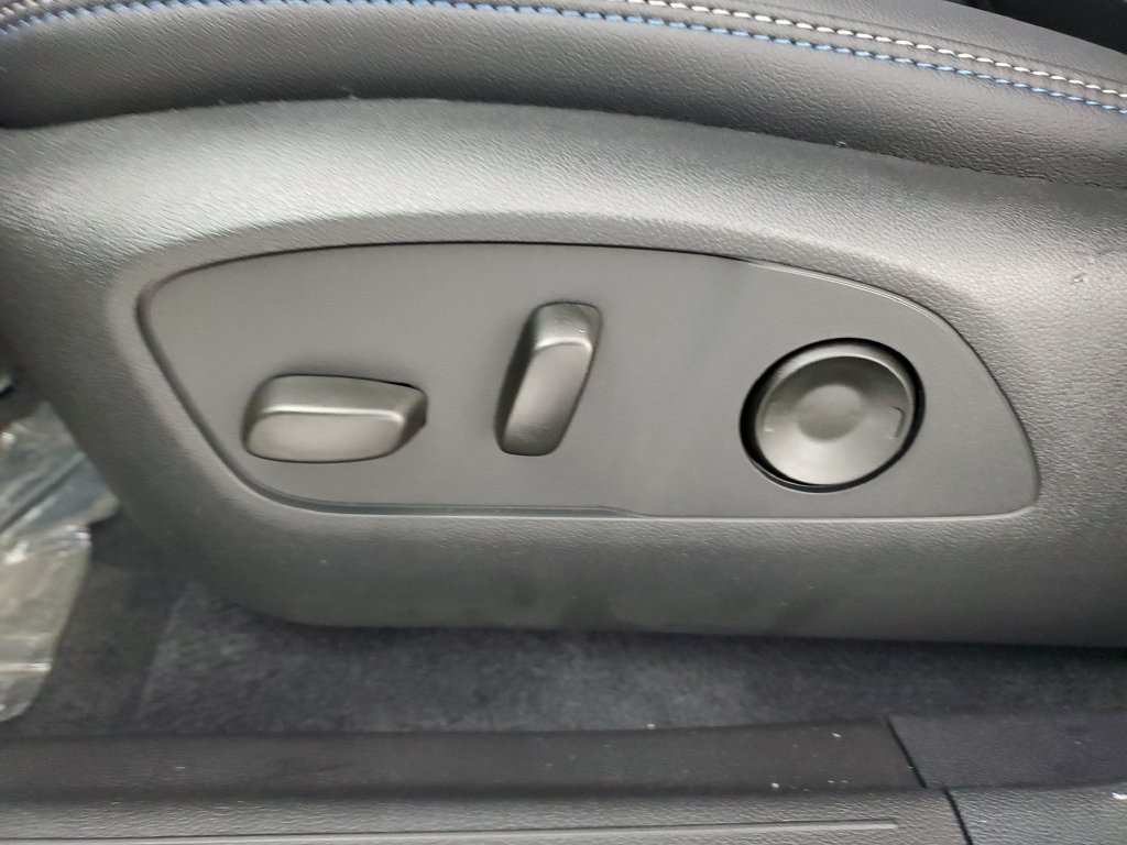 New 2026 Chevrolet Equinox EV LT w/ LPO, All-Weather Mat Package AWD/4WD image 28