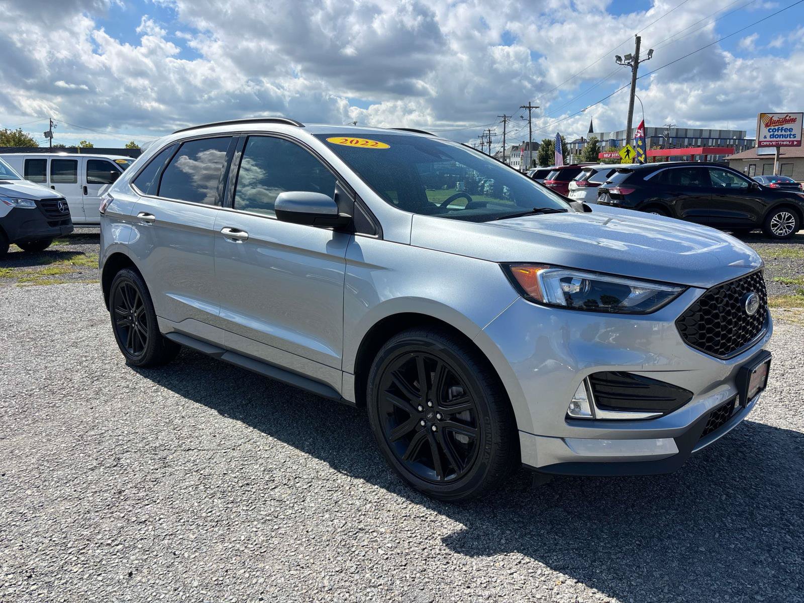 Used 2022 Ford Edge ST-Line w/ Class II Trailer Tow Package AWD/4WD image 3