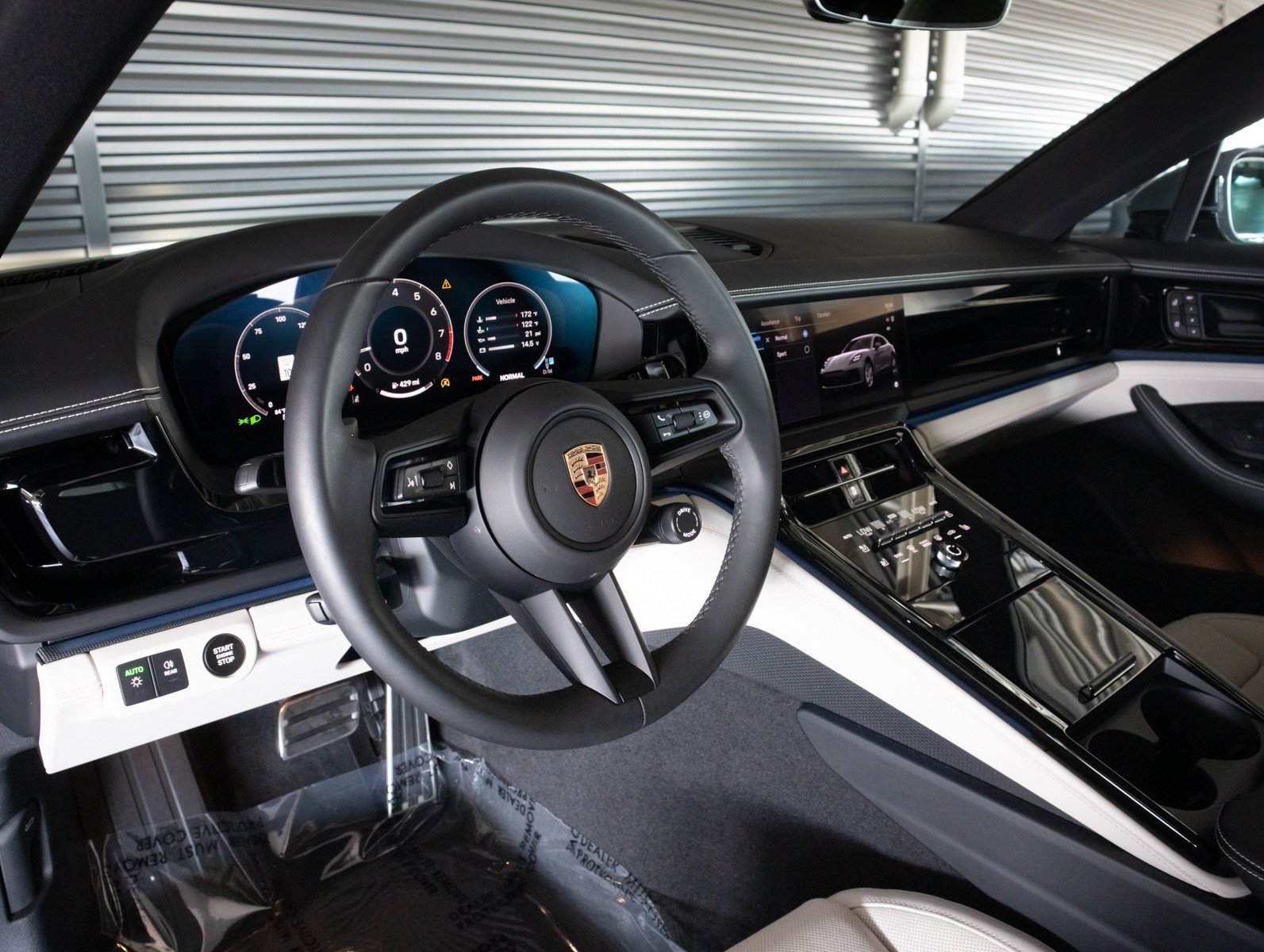 Used 2026 Porsche Panamera image 4