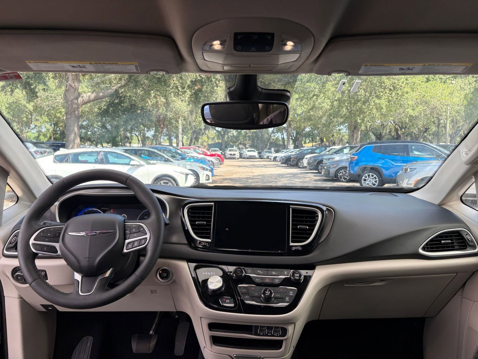 Used 2024 Chrysler Pacifica Touring-L FWD image 36
