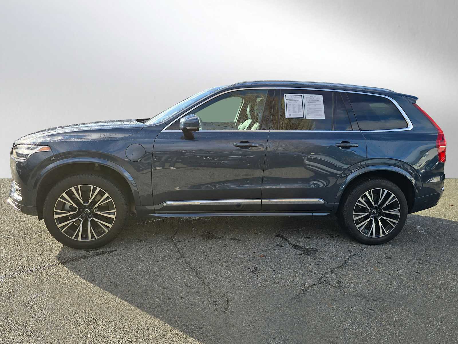 Certified 2024 Volvo XC90 T8 Plus w/ Protection Package Premier image 6