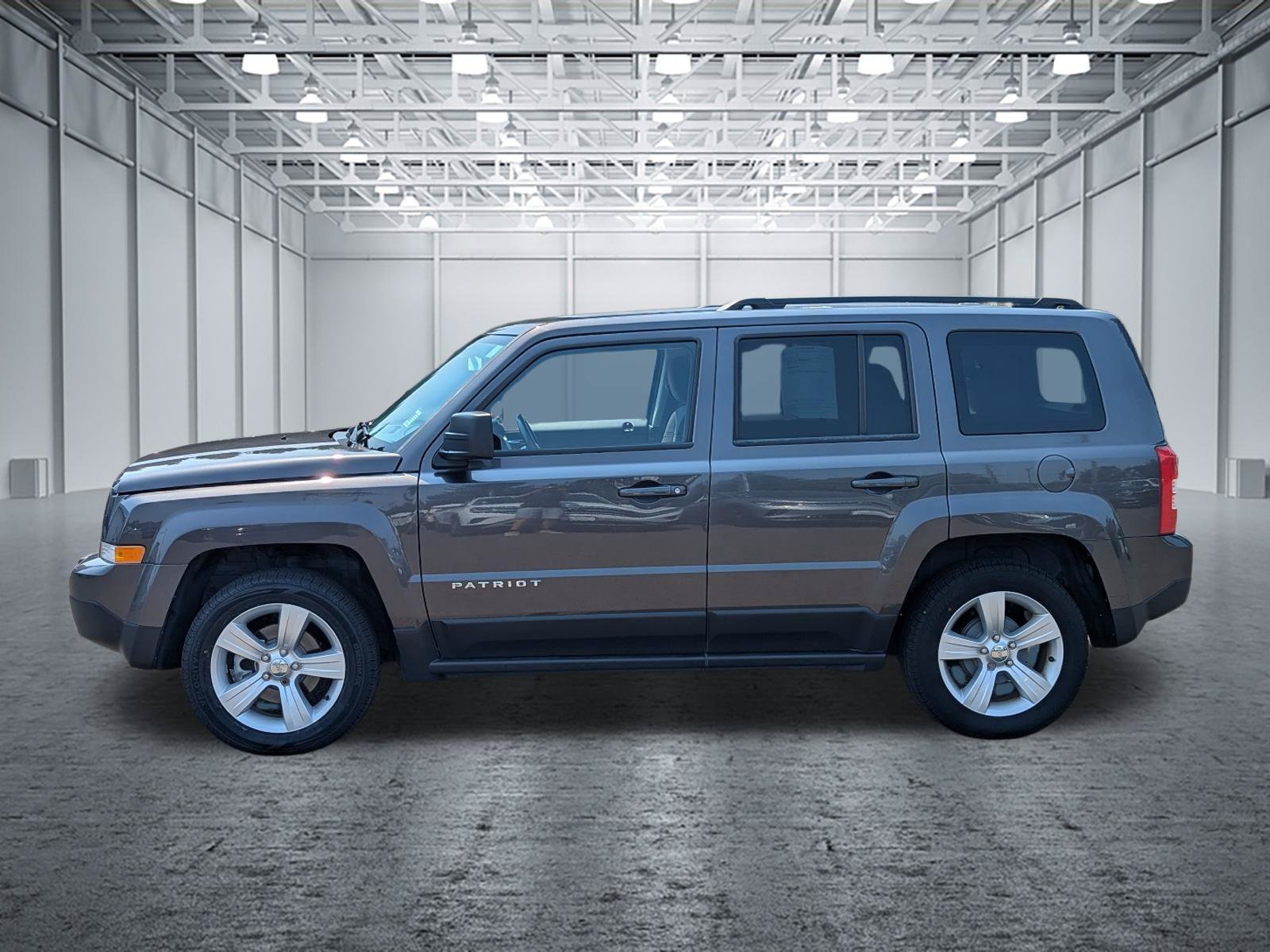 Used 2014 Jeep Patriot Latitude FWD image 2