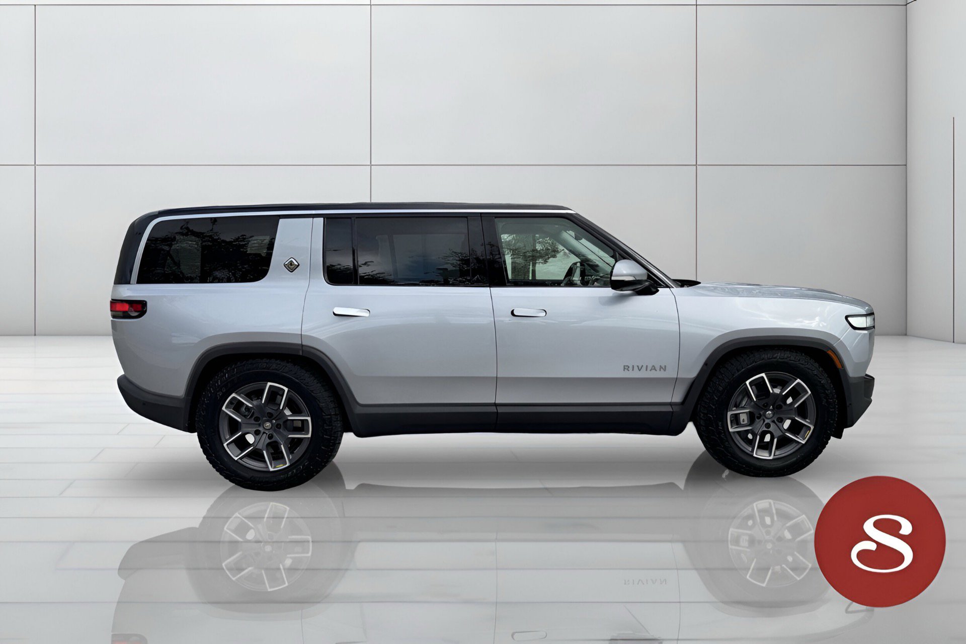 Used 2024 Rivian R1S Adventure image 8