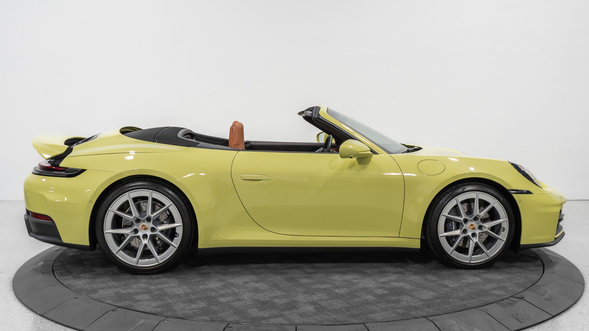 Used 2025 Porsche 911 Carrera image 10