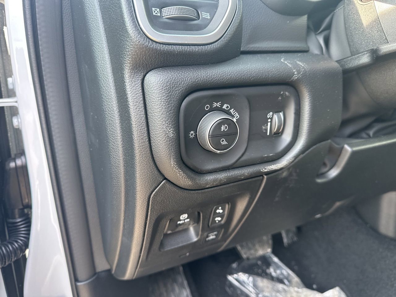 New 2026 RAM 1500 4x4 Crew Cab image 13