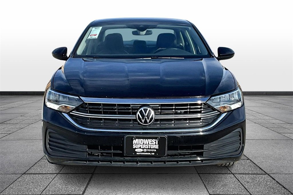 Used 2024 Volkswagen Jetta SE image 3