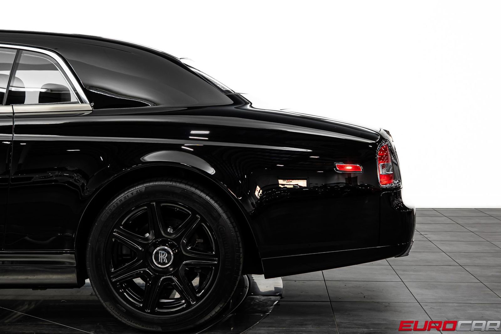 Used 2010 Rolls-Royce Phantom Coupe image 14