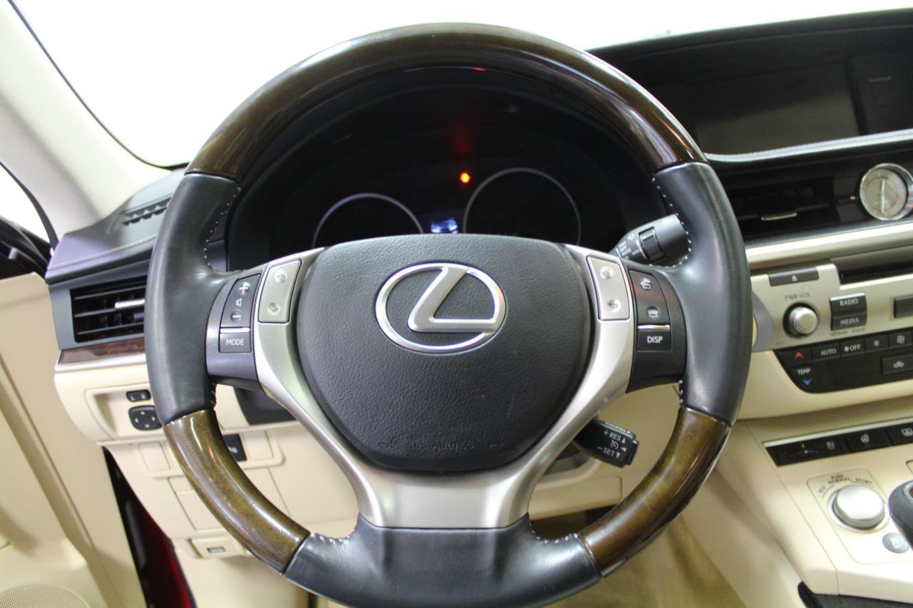 Used 2013 Lexus ES 350 w/ Luxury Pkg image 8