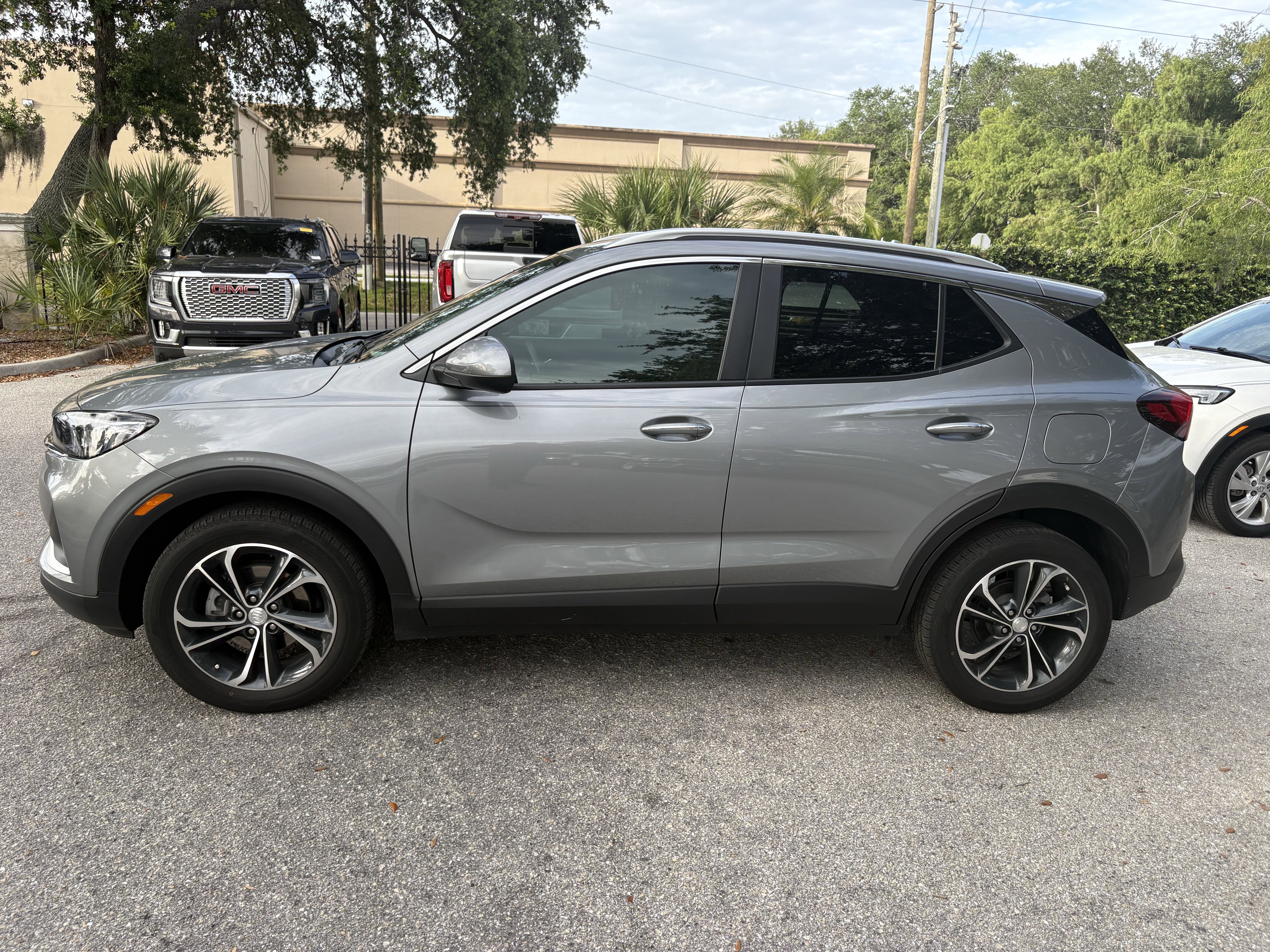 Used 2023 Buick Encore GX Select w/ Safety Package II FWD image 4
