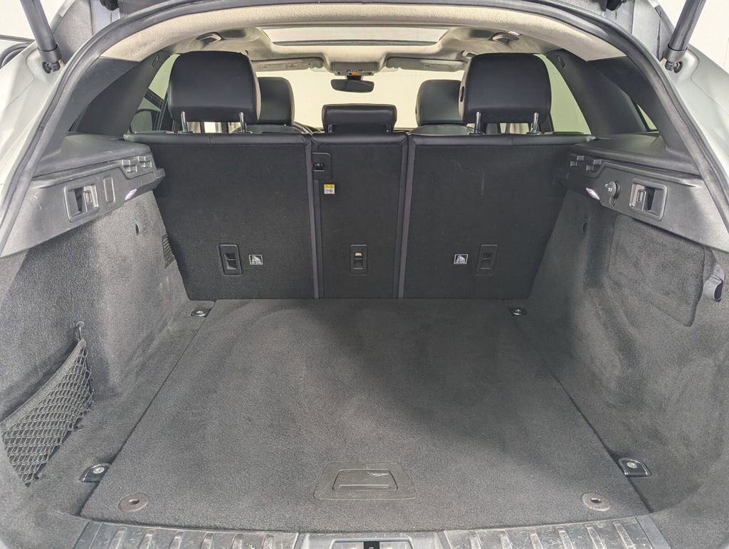 Used 2020 Jaguar F-PACE Premium image 26