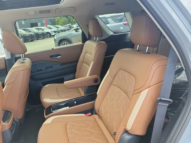 New 2026 Nissan Pathfinder Platinum AWD/4WD image 12
