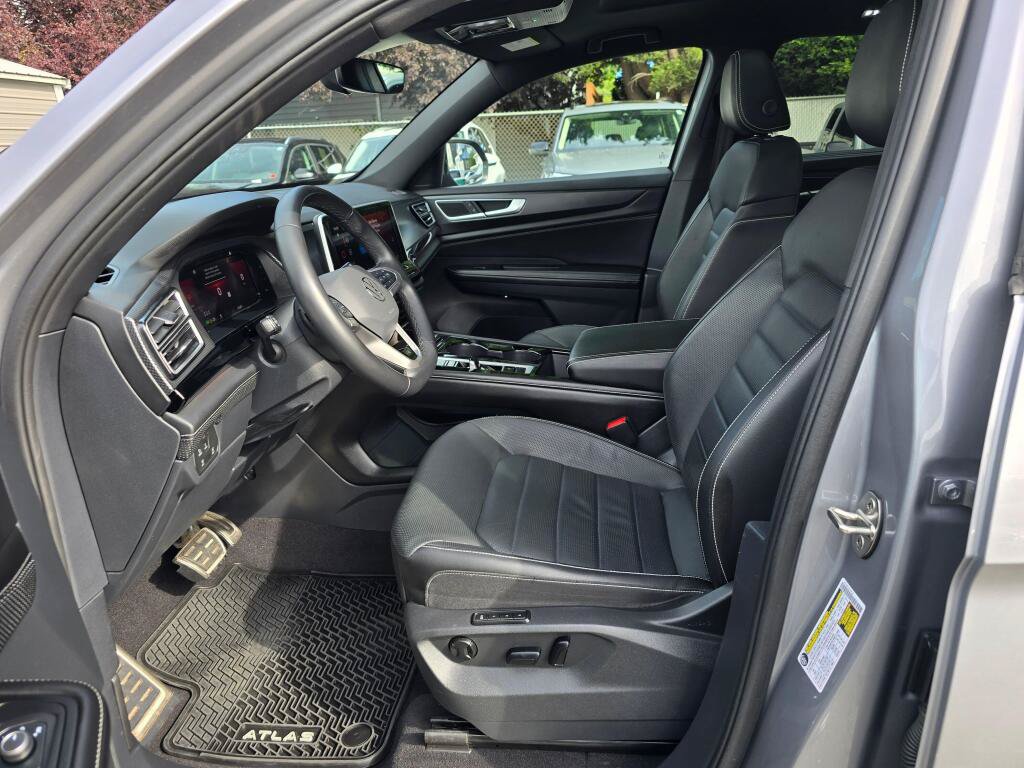 Used 2024 Volkswagen Atlas Cross Sport SEL R-Line AWD/4WD image 20