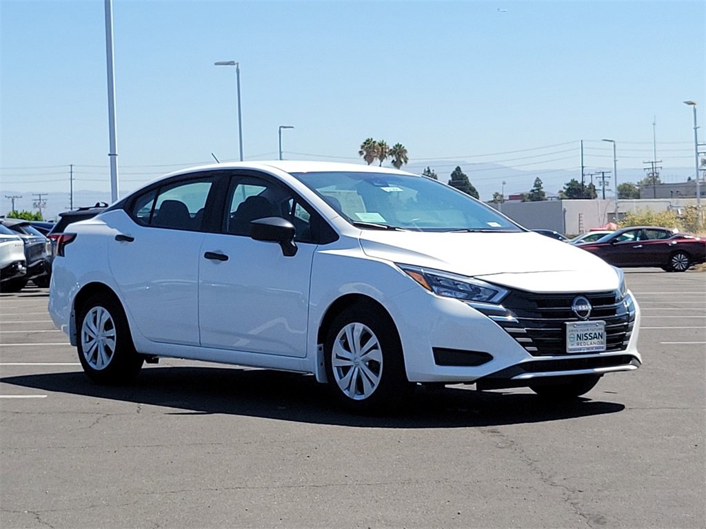 New 2025 Nissan Versa S w/ Trunk Package