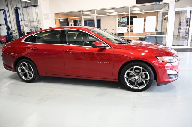 Used 2024 Chevrolet Malibu LT w/ LPO, Floor Liner Package FWD image 4