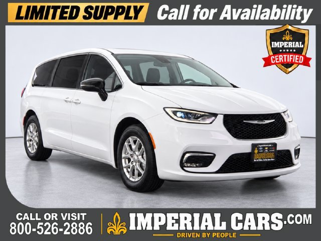 Used 2026 Chrysler Pacifica Select