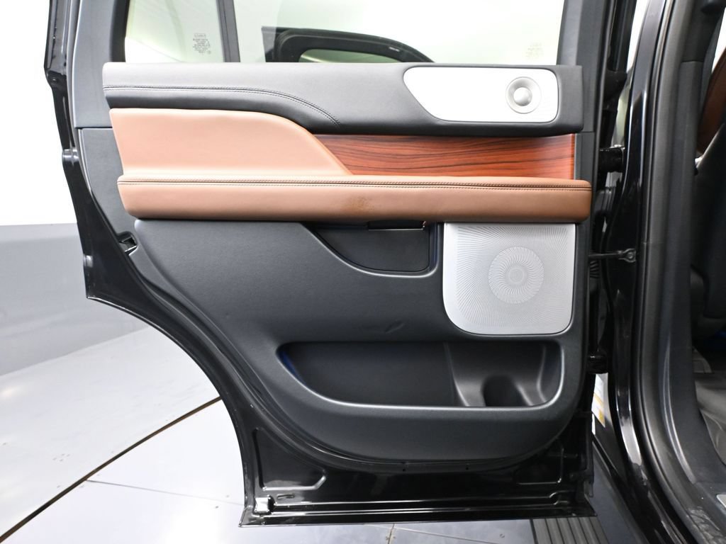Used 2024 Lincoln Navigator Reserve w/ Equipment Group 201A AWD/4WD image 39