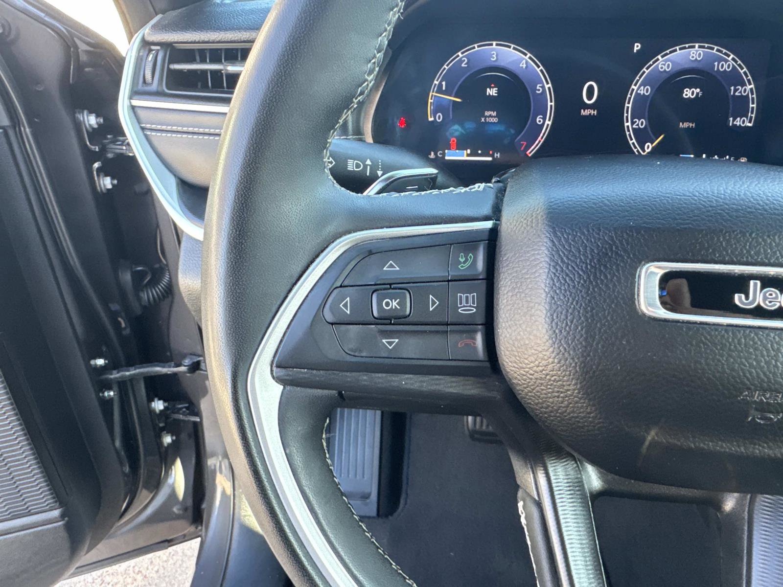 Used 2024 Jeep Grand Cherokee L Altitude image 23