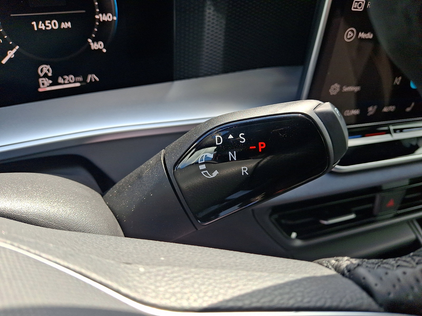 New 2026 Volkswagen Tiguan SE R-Line AWD/4WD image 11