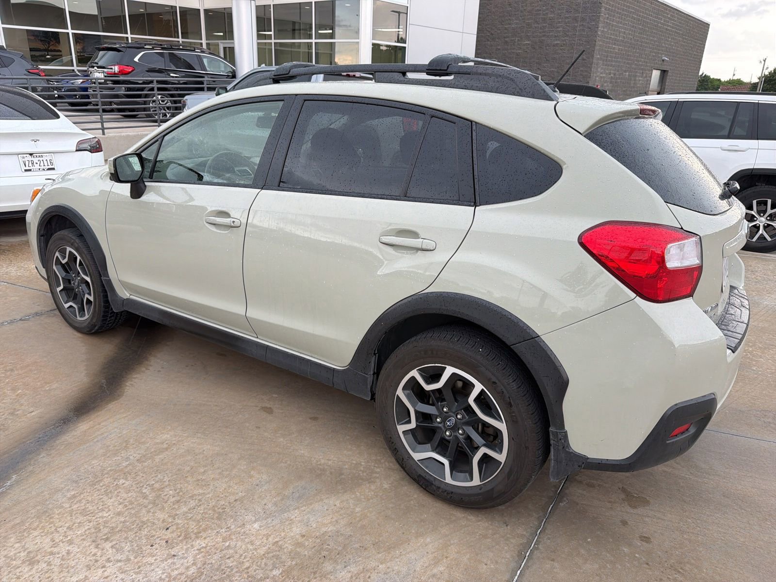 Used 2016 Subaru Crosstrek 2.0i Premium w/ Moonroof Package AWD/4WD image 4