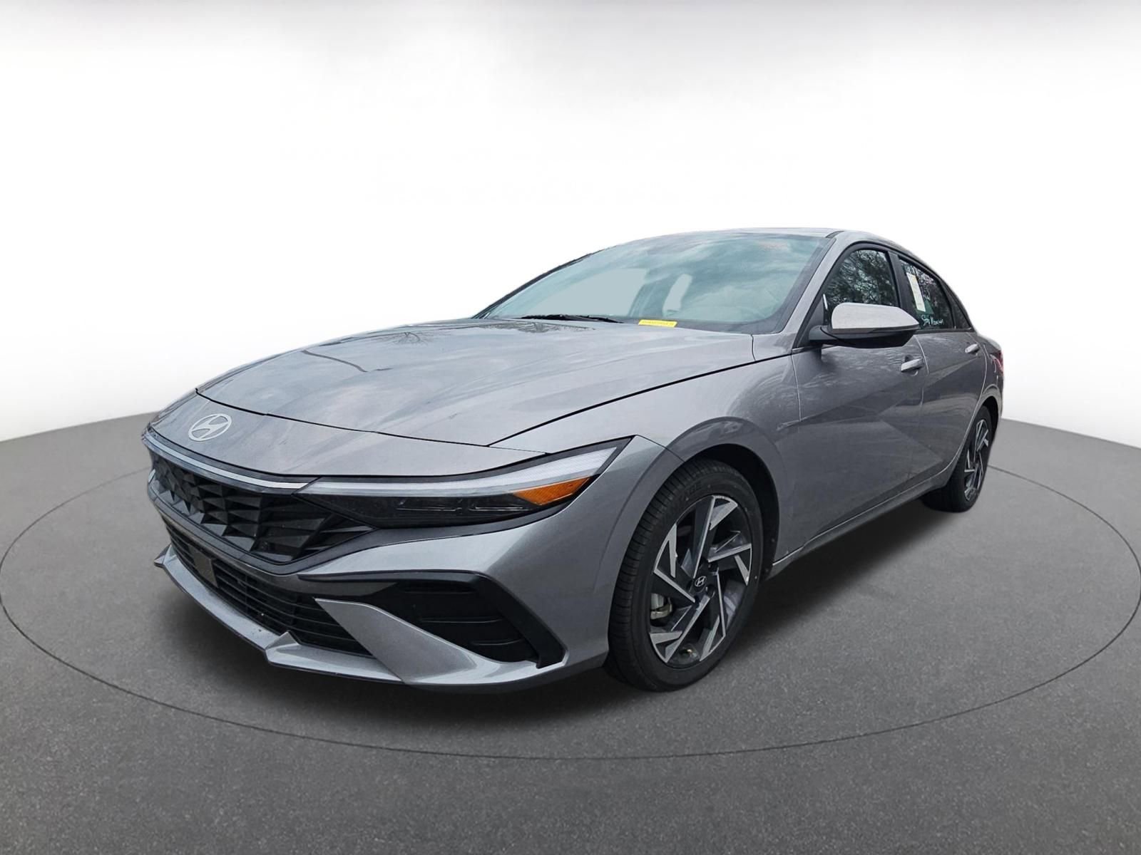 Used 2025 Hyundai Elantra Limited image 4