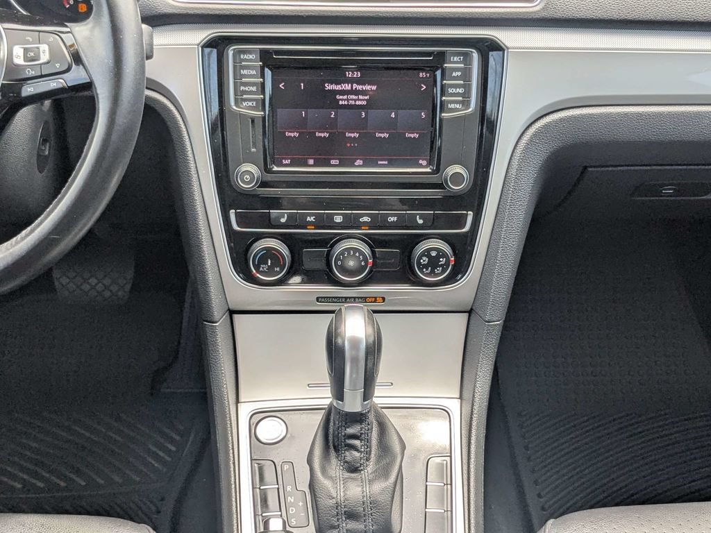 Used 2019 Volkswagen Passat 2.0T Wolfsburg FWD image 17
