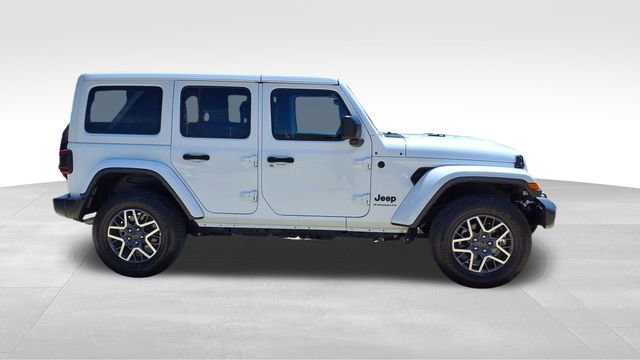 Used 2025 Jeep Wrangler Sahara image 9