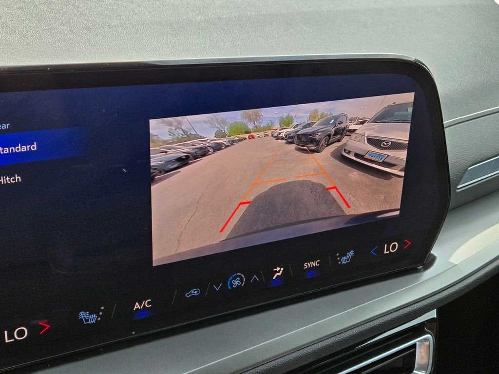 Used 2025 Chevrolet Traverse LT AWD/4WD image 27