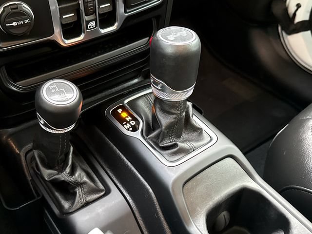 Used 2022 Jeep Wrangler Unlimited Sahara AWD/4WD image 27