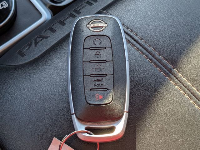 Used 2025 Nissan Pathfinder SV image 31