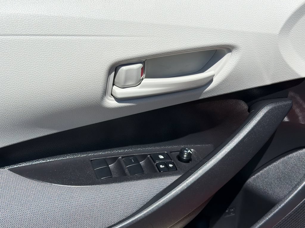 Used 2025 Toyota Corolla LE FWD image 17