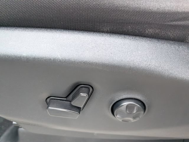 Used 2023 Chrysler Voyager LX FWD image 14