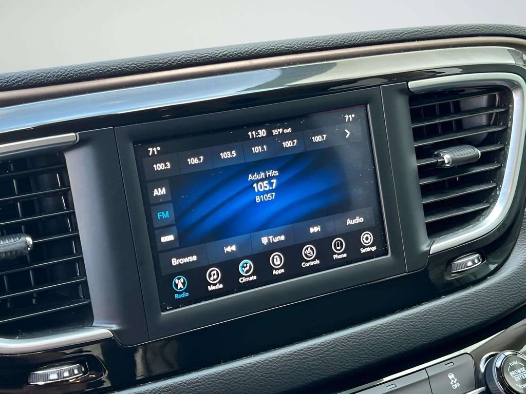 Used 2019 Chrysler Pacifica Touring-L FWD image 17