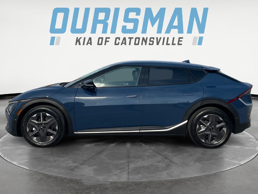 Certified 2025 Kia EV6 Light w/ Light LR Technology Package AWD/4WD image 3