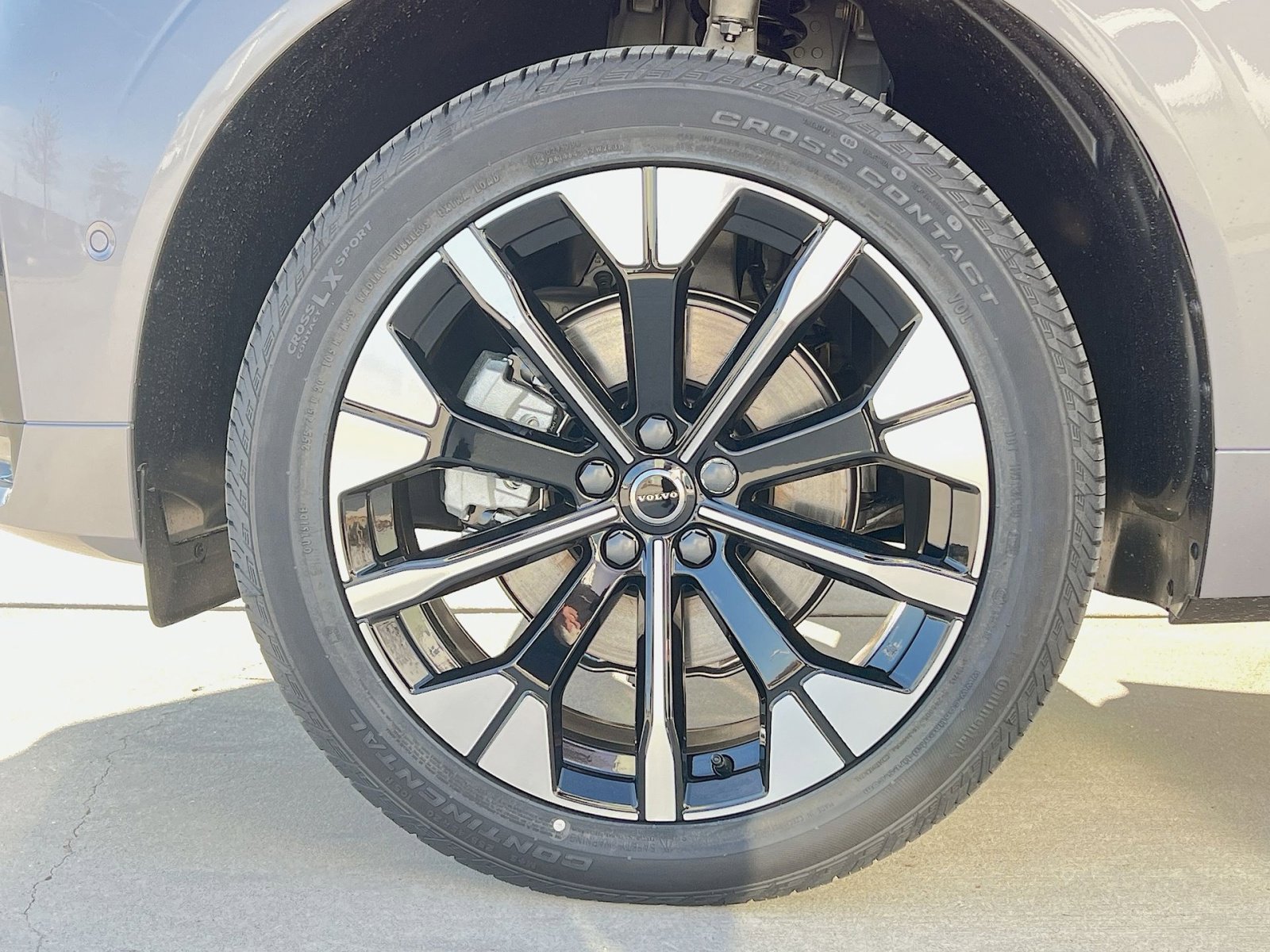 New 2026 Volvo XC60 B5 Plus w/ Protection Package Premier AWD/4WD image 12