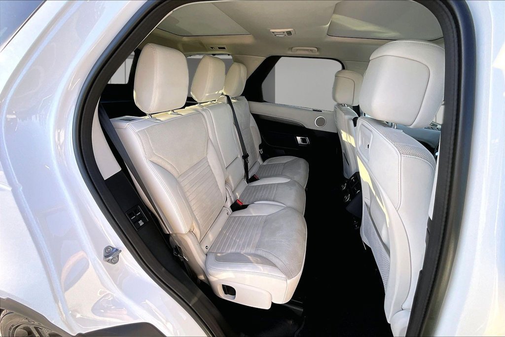 Certified 2023 Land Rover Discovery S AWD/4WD image 23