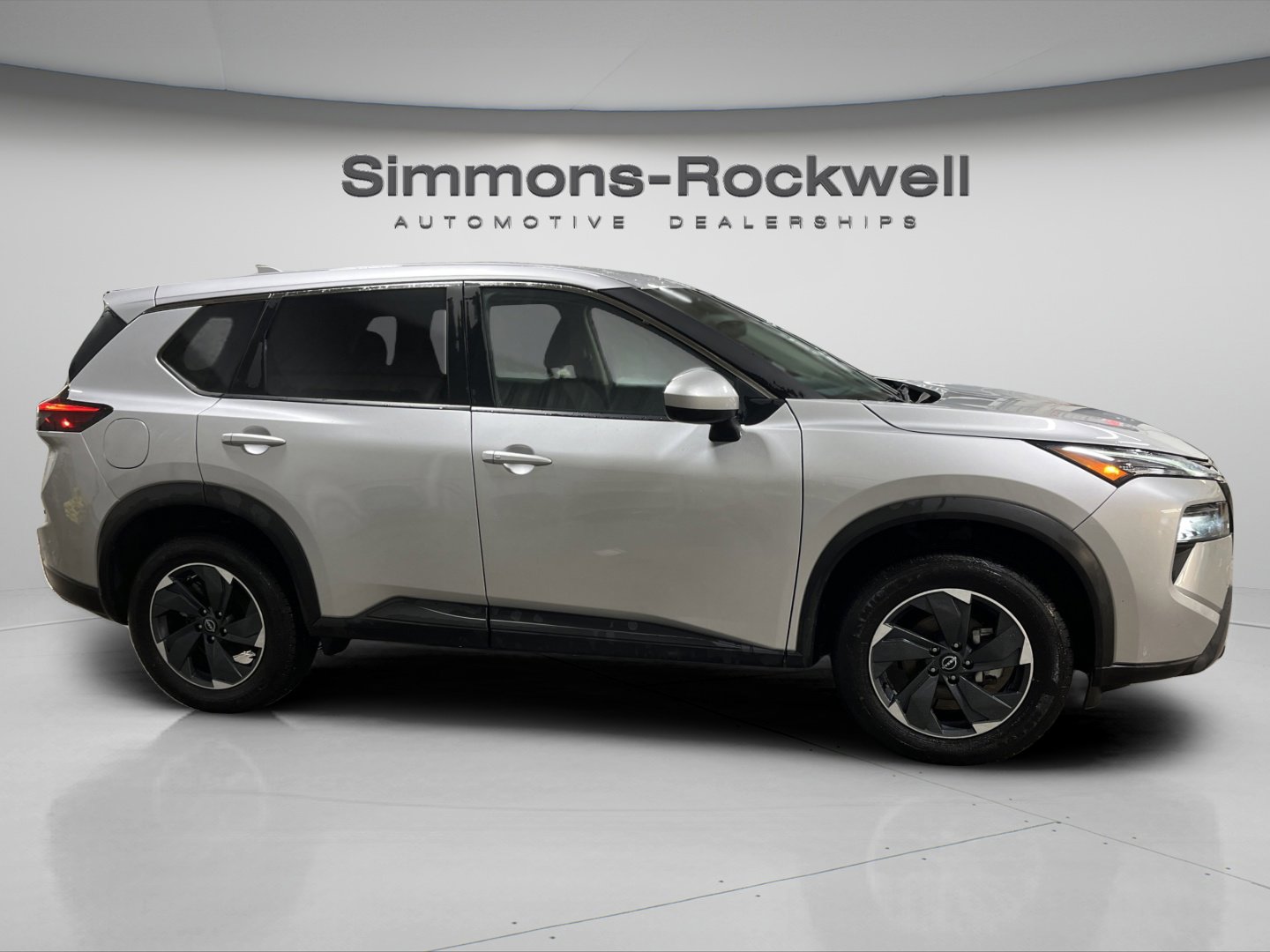 Used 2024 Nissan Rogue SV image 4