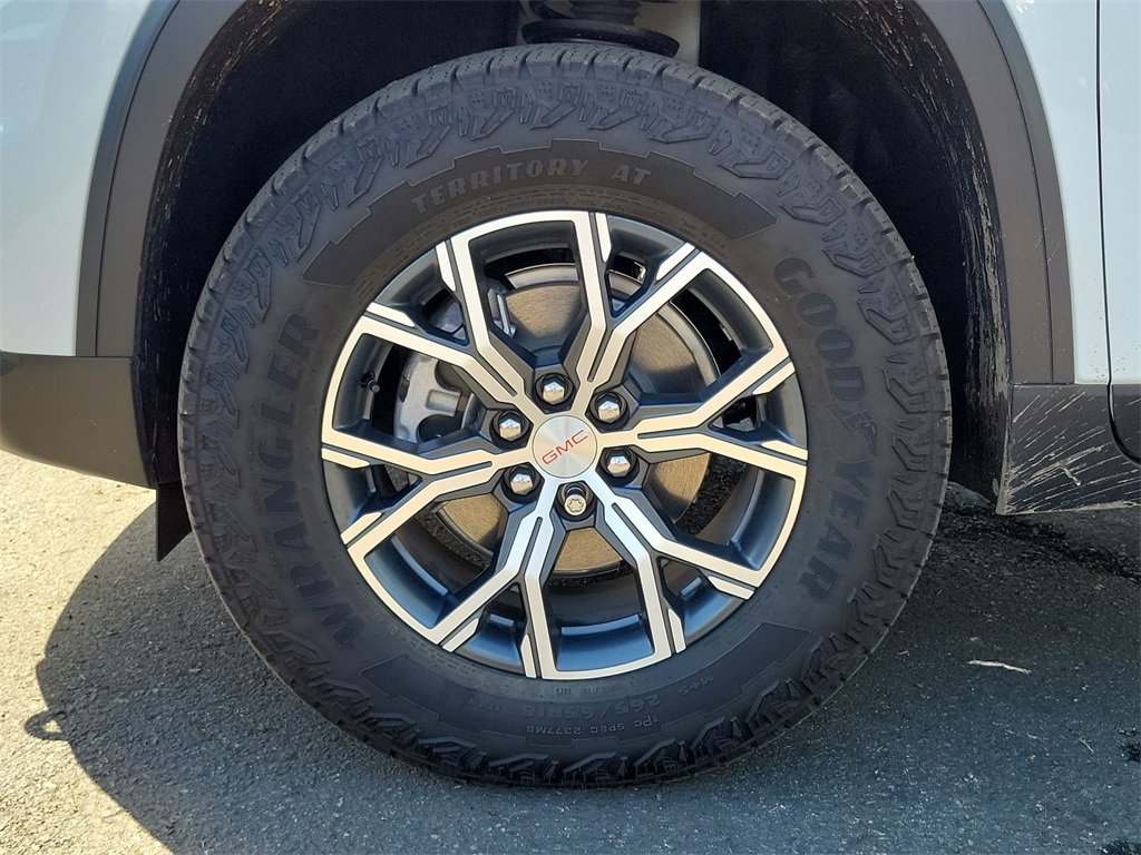 Used 2025 GMC Acadia AT4 image 32