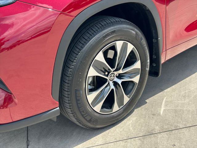 Certified 2026 Toyota Highlander XLE AWD/4WD image 9