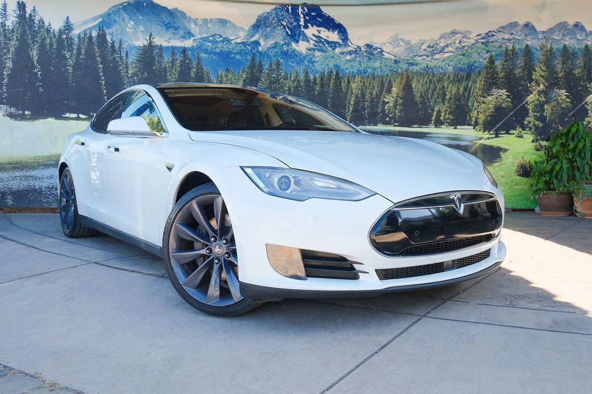 Used 2015 Tesla Model S 70 RWD image 3