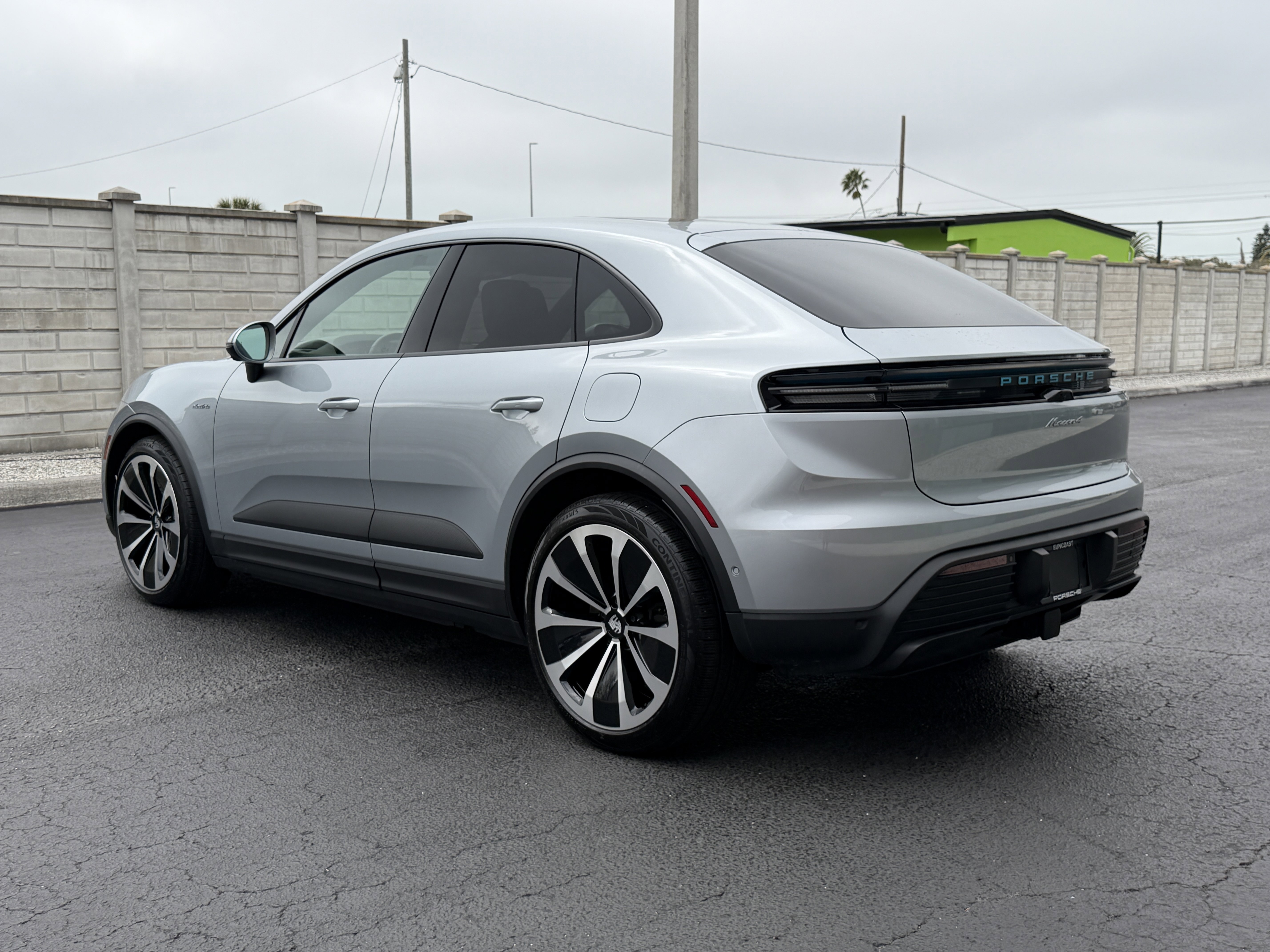 Used 2024 Porsche Macan 4 Electric image 3