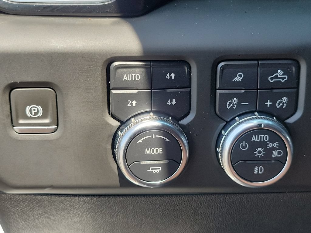 Used 2024 GMC Sierra 3500 Denali w/ Denali Reserve Package AWD/4WD image 16