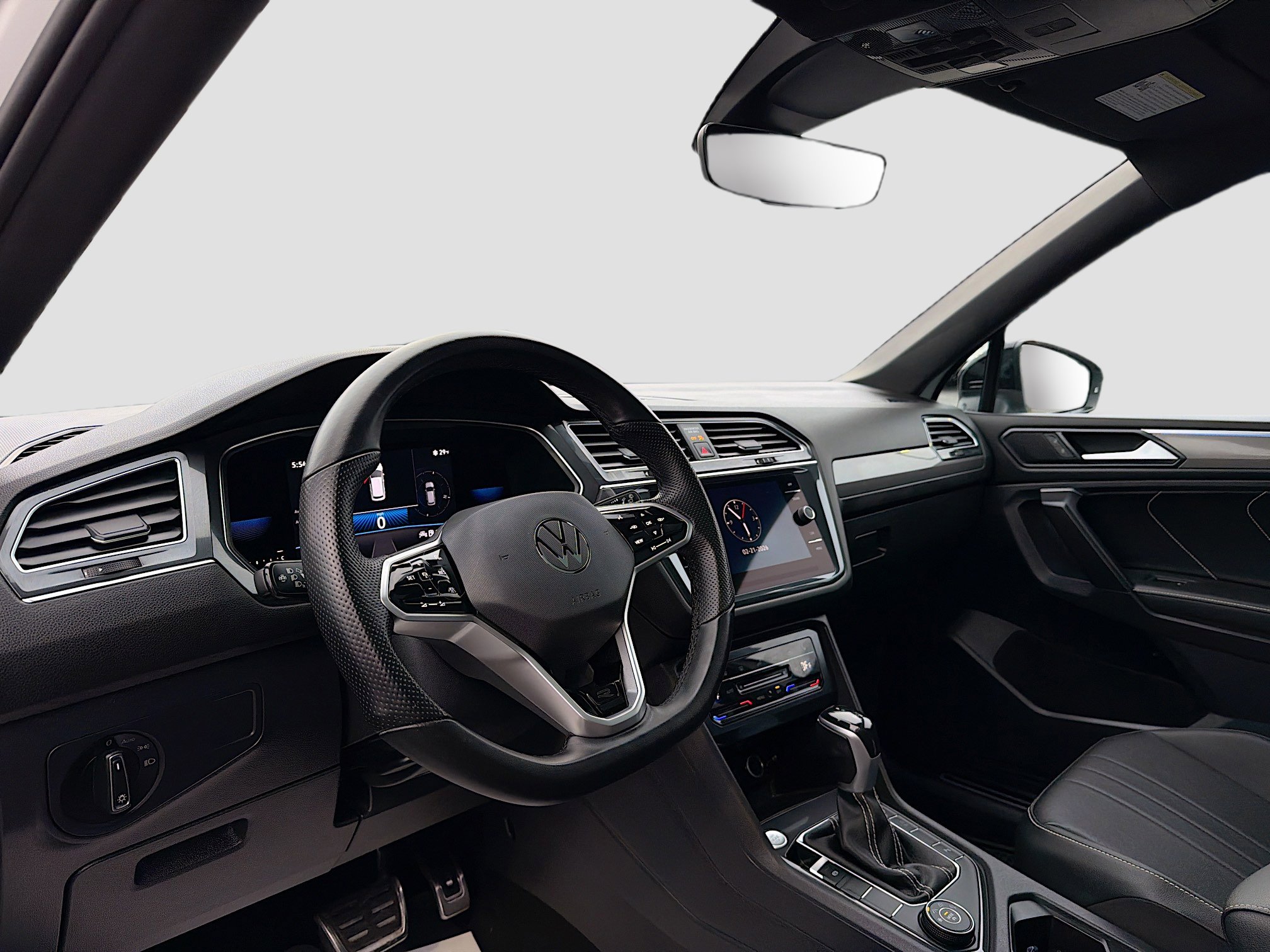 Used 2023 Volkswagen Tiguan SE R-Line image 3