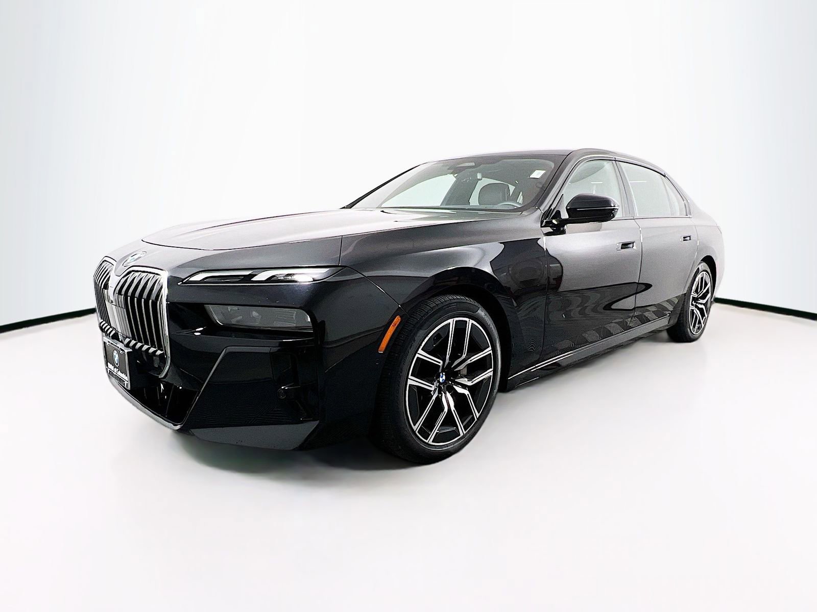 Used 2025 BMW 740i xDrive image 3