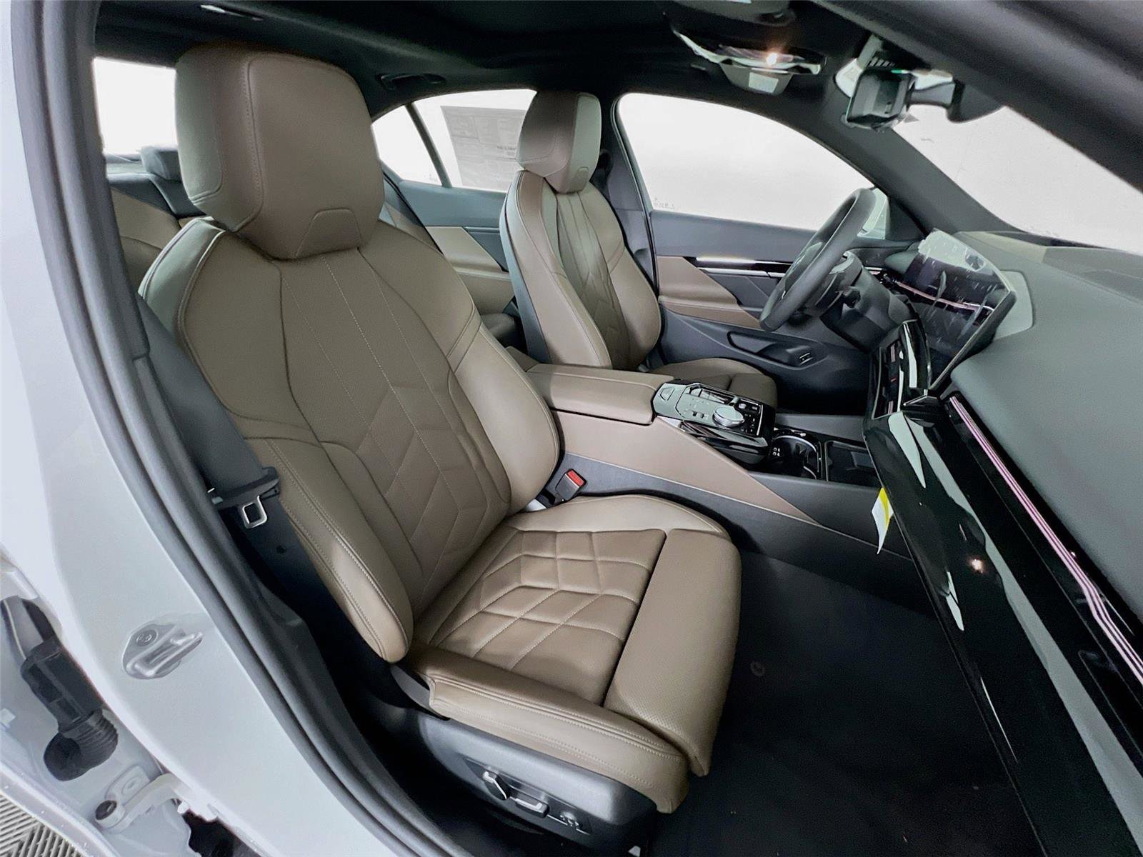 Used 2026 BMW 530i xDrive image 25