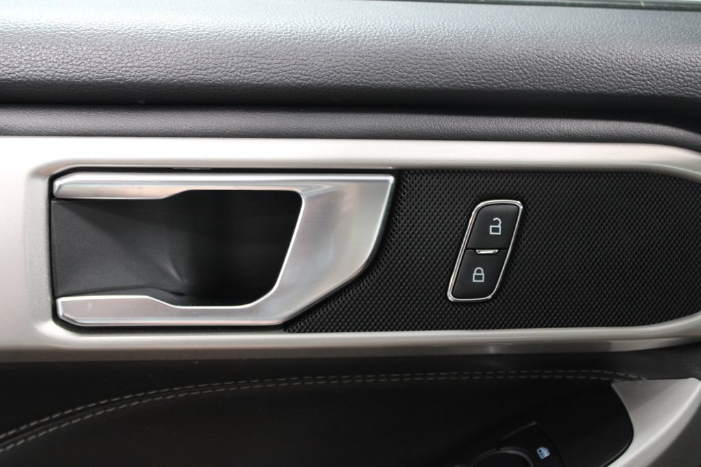 Used 2024 Ford Explorer XLT RWD image 35