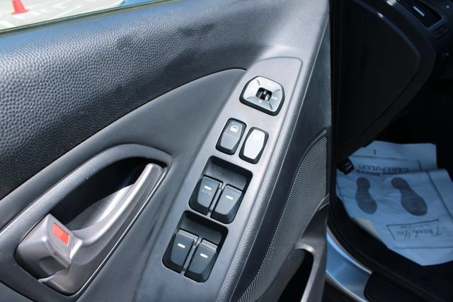 Used 2011 Hyundai Tucson GLS FWD image 11