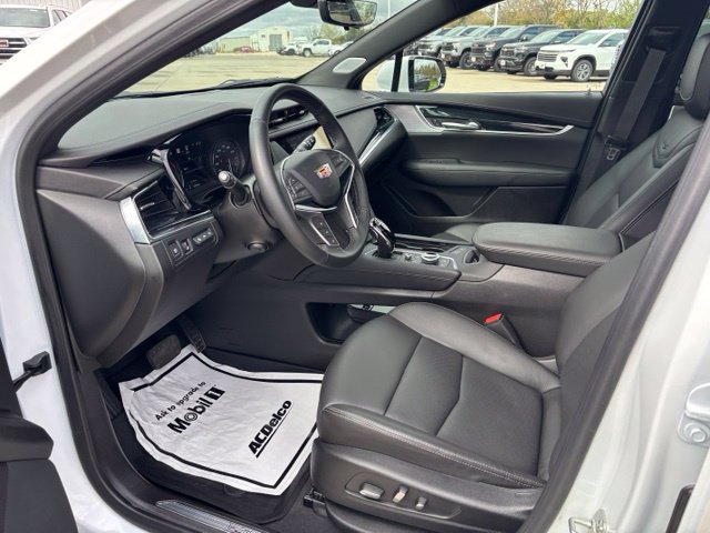 Certified 2025 Cadillac XT5 Premium Luxury w/ Technology Package AWD/4WD image 9