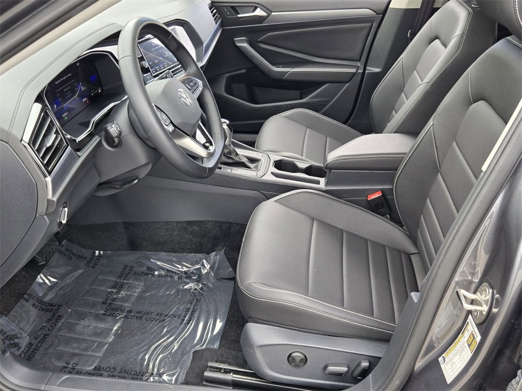 Certified 2024 Volkswagen Jetta SE w/ Panoramic Sunroof Package image 10